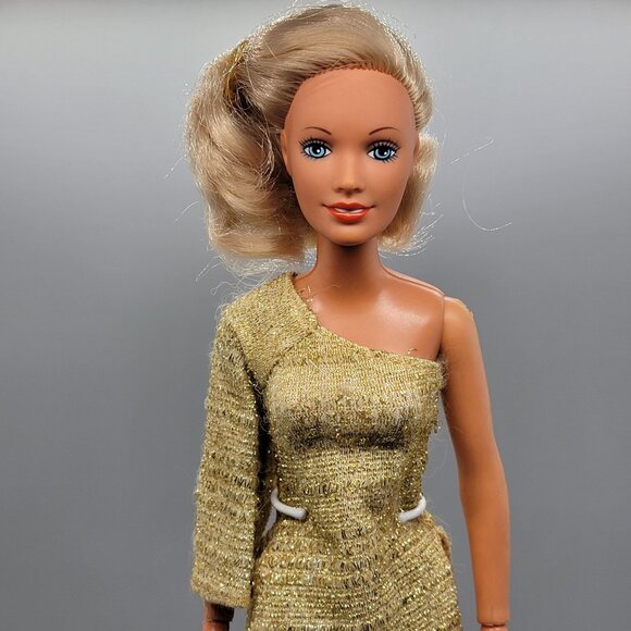 Vintage 1978 Kenner Darci Covergirl Doll in Disco Gold - Picture 1 of 11
